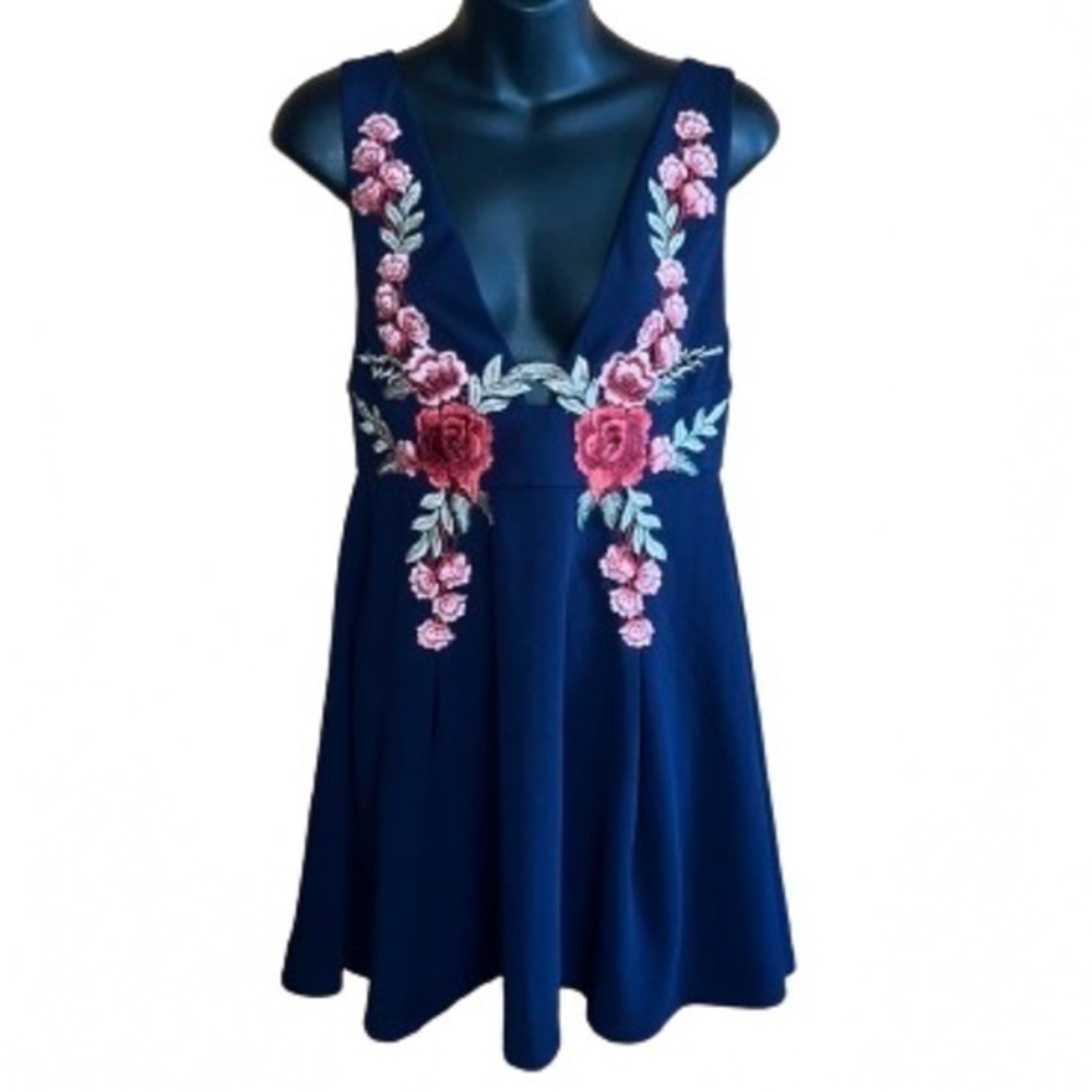 Luxxel navy blue floral embroidered sleeveless midi dress NWT size M